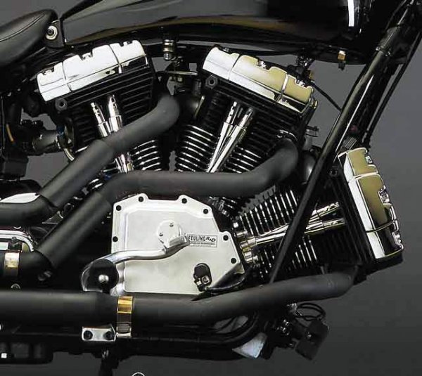 През 60-те още легендарният конструктор Виторио Яно започва да обмисля идеята за W18 двигател за стартовете във Формула 1. Две години след смъртта му, през 1967, във Ferrari създават работещ W3 прототип, за да проучат на практика предимствата и недостатъците му. Явно вторите са надделели, защото проектът е изоставен. От прототипа не е оцеляла дори снимка. Това, което виждате горе, е мотоциклетен двигател Feuling W3.
